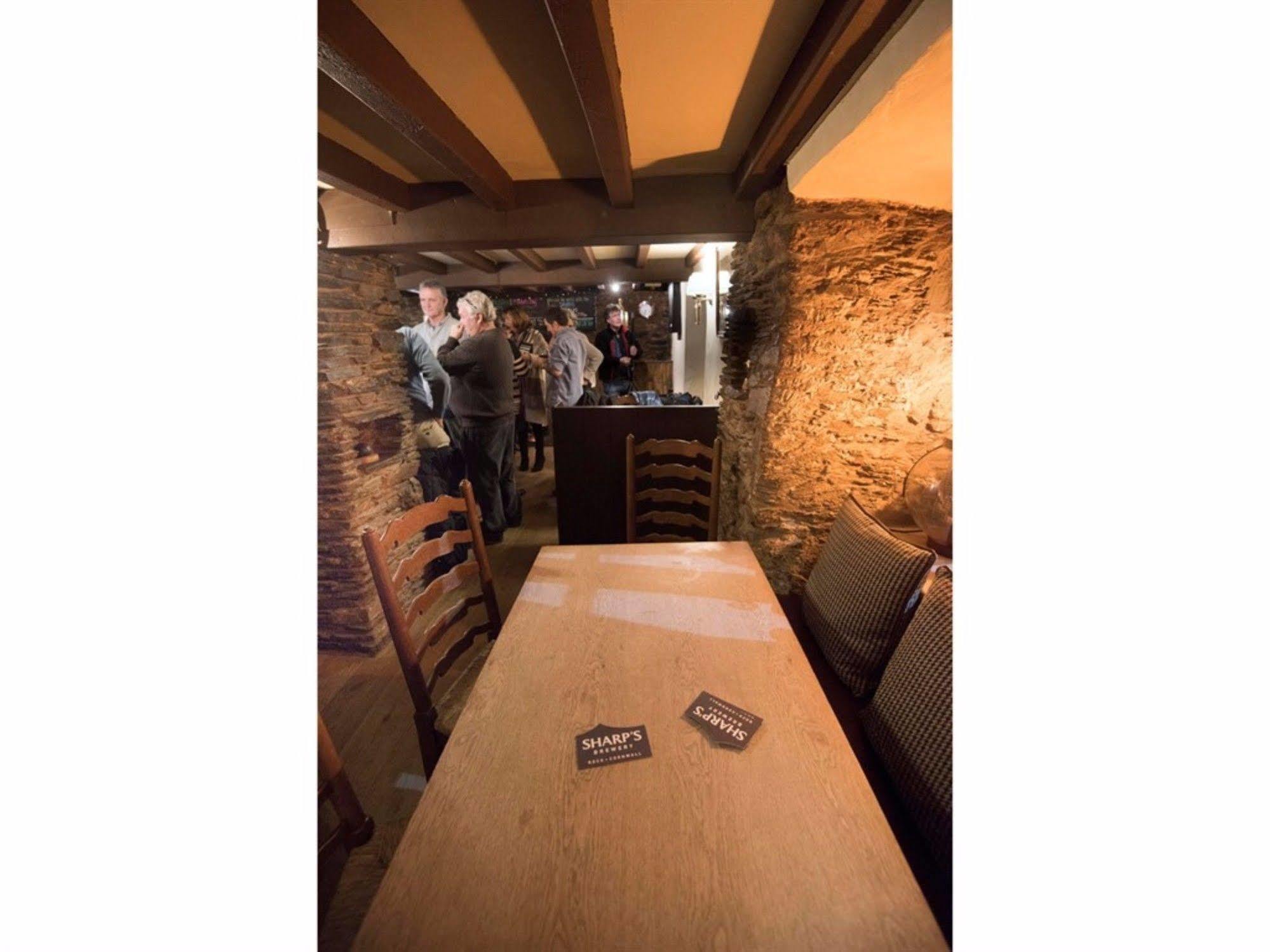 The Dolphin Inn キングスブリッジ エクステリア 写真