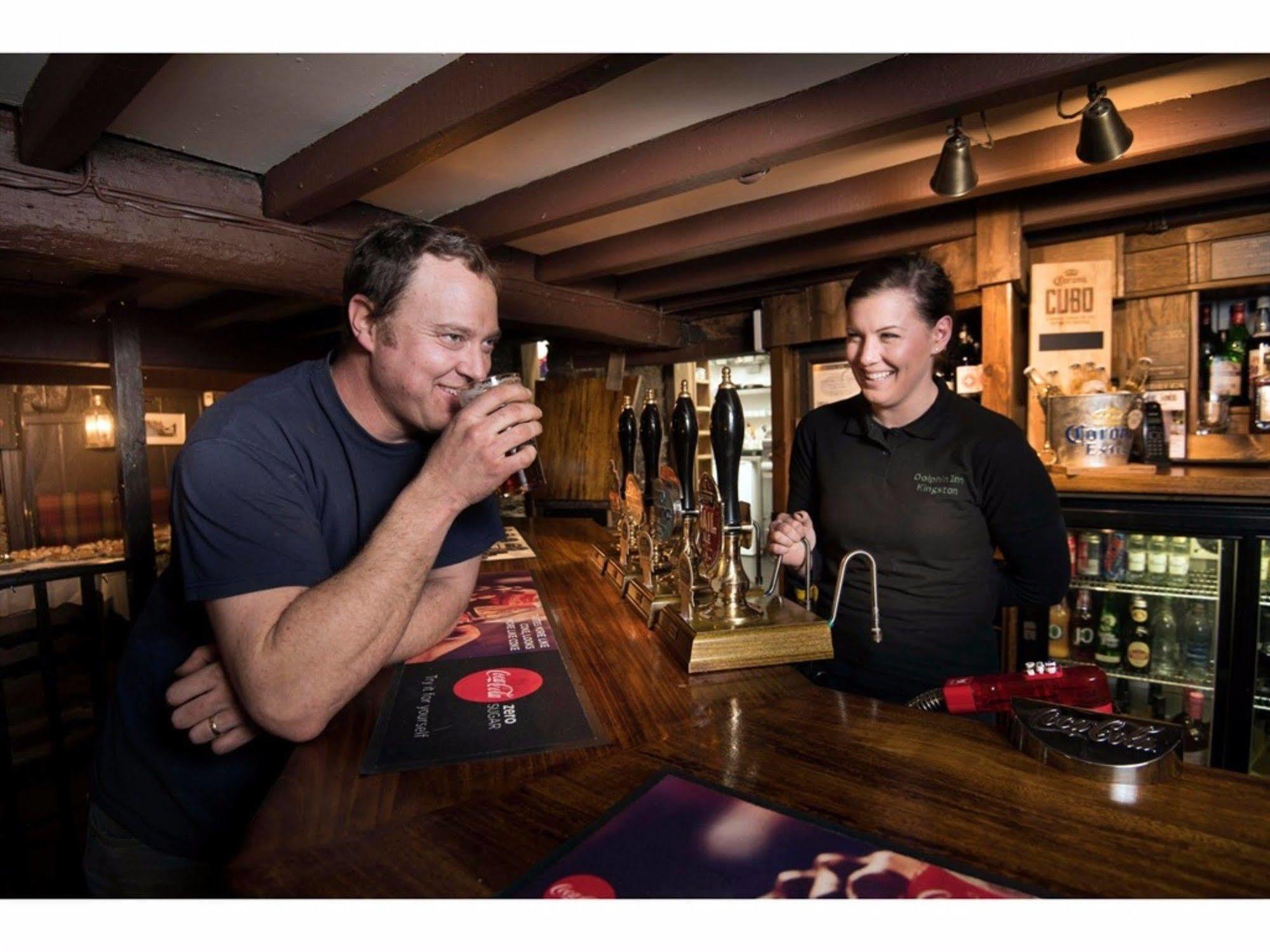 The Dolphin Inn キングスブリッジ エクステリア 写真
